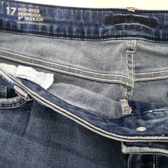 Arizona Denim Bermuda Shorts PLUS SIZE 17 Blue Mid Rise Jeans Distressed 9" Inse - Picture 4 of 8